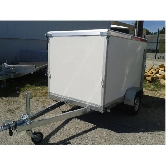 Remolque tipo furgón B09002 de gran capacidad con 750 kg de MMA.