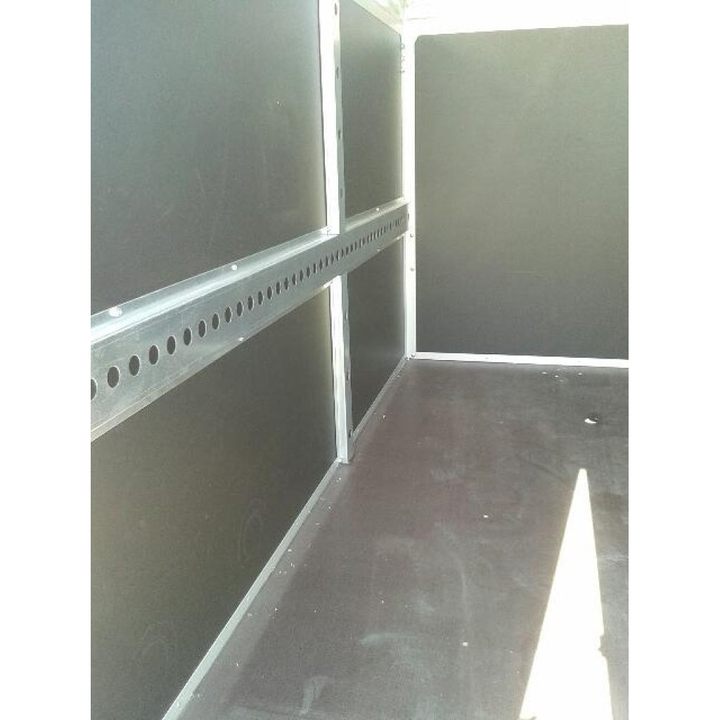 Remolque tipo furgón B09002 de gran capacidad con 750 kg de MMA.