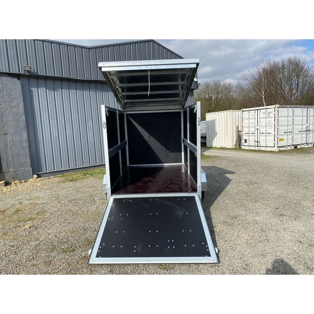 Remolque Furgoneta JALON JCC750 con una Capacidad de 750 kg MMA