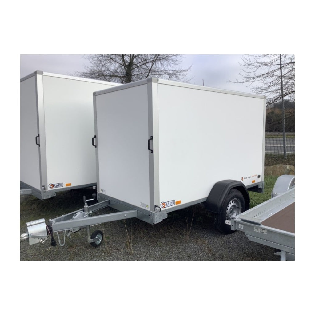 Remolque SARIS Furgón DV135 con MMA de 1350 kg – Amplio y robusto.