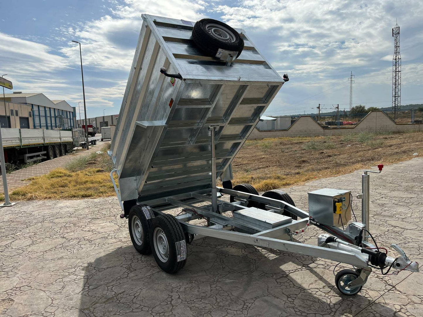 Remolque caja abierta basculante 2 ejes